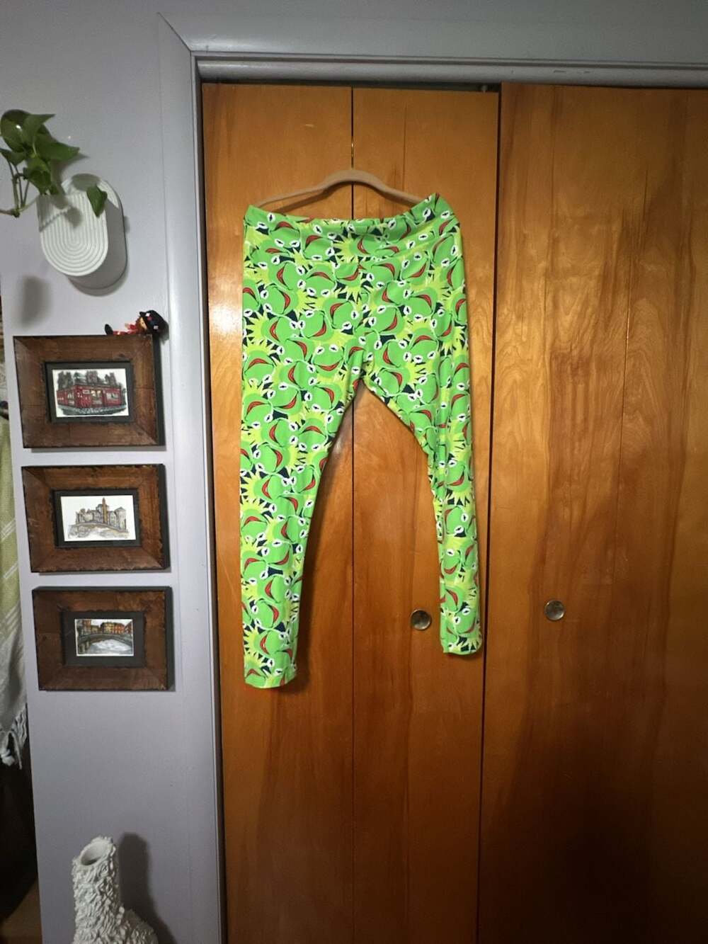 LuLaRoe Kermit The Frog Leggings Size Tall & Curvy